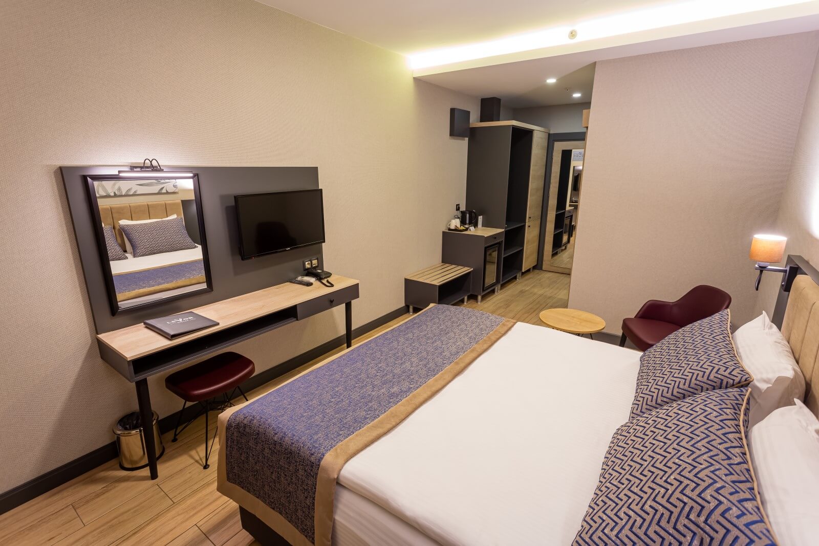 LEVOR HOTEL