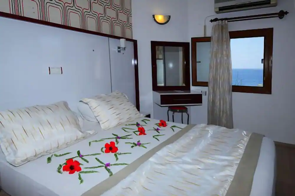 Pirat Hotel Standart Oda Deniz Manzaralı  Resimleri