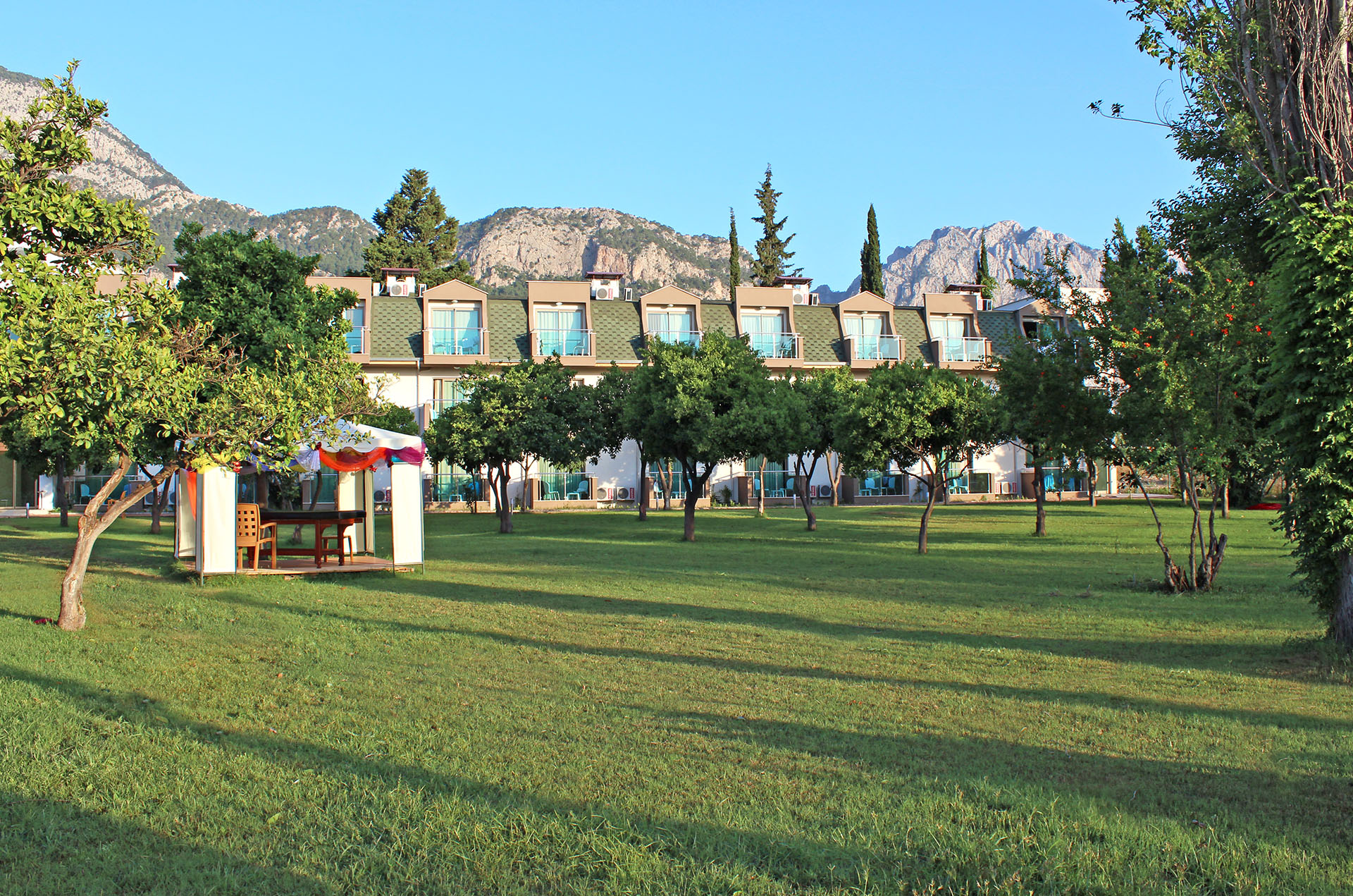 Monna Roza Garden Resort Hotel