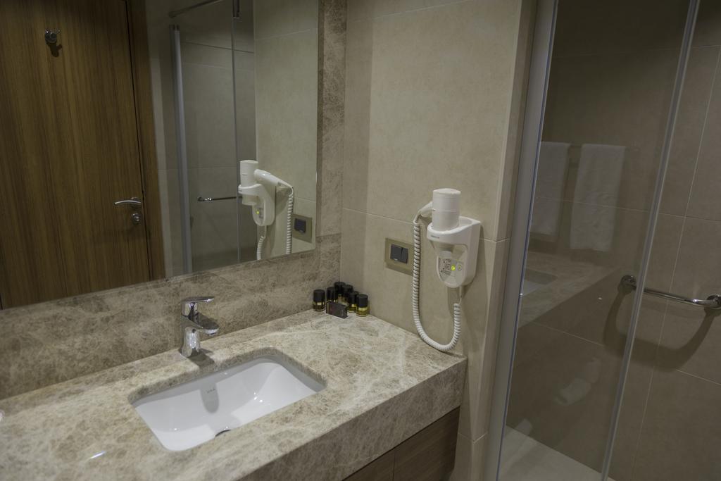 Ramada Hotel & Suites by Wyndham Kuşadası