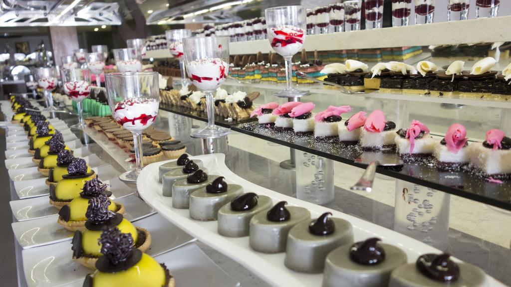 Ramada Hotel & Suites by Wyndham Kuşadası