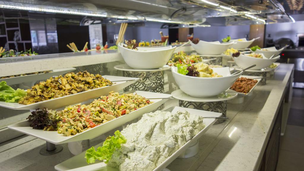 Ramada Hotel & Suites by Wyndham Kuşadası