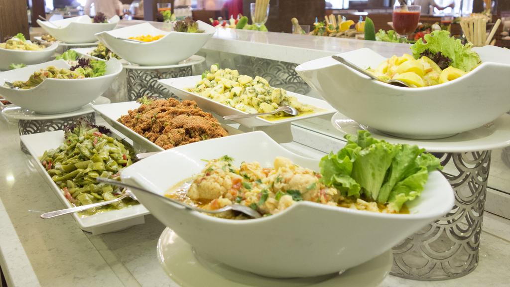 Ramada Hotel & Suites by Wyndham Kuşadası