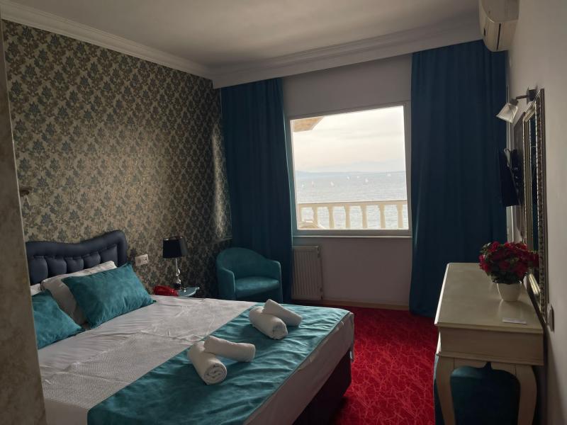 Cunda Basel Hotel Standart Çift Kişilik Oda Resimleri