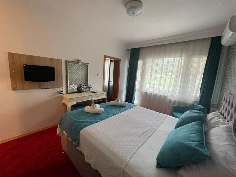 Cunda Basel Hotel Aile Odası Resimleri
