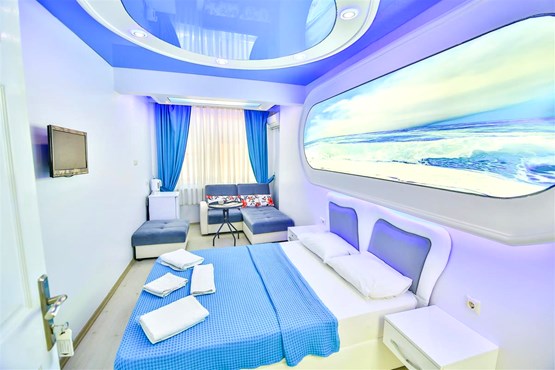 Şehir Manzaralı 4 Kişilik Oda