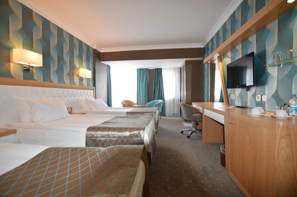 Akol Hotel İptal Edilemez Deluxe Üç Kişilik Oda Resimleri