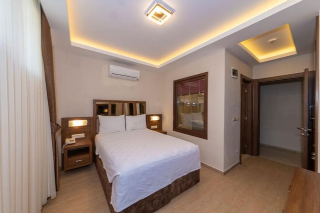 Economy Room