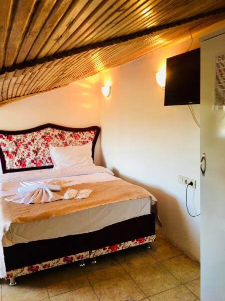 Ağva Temmuz Otel Çatı Katı Jakuzili Şömineli Oda Resimleri