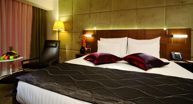 Crowne Plaza Istanbul Harbiye İptal Edilemez Junior Suite Resimleri