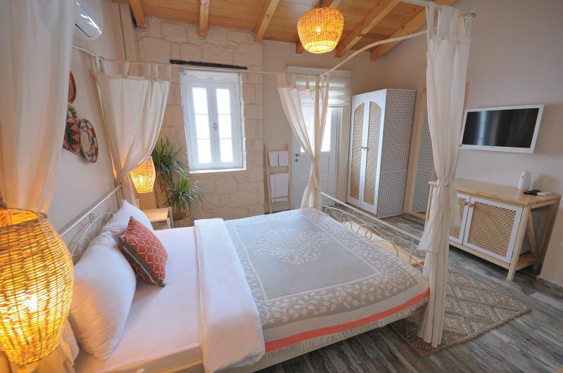 Hera Butik Otel Deluxe Oda Balkonlu Resimleri
