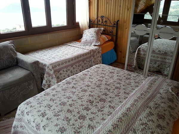 Ta?ev Butik Otel Çandarl? Üç Kişilik Oda Resimleri
