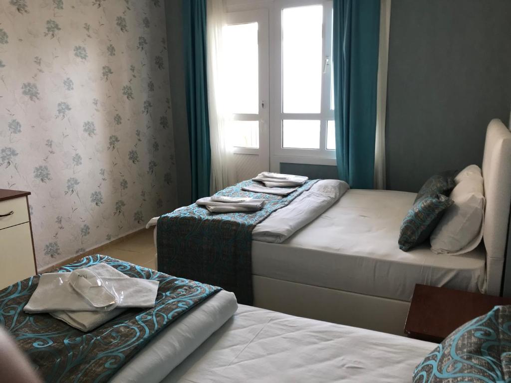 Tayfun Otel Mordo?an Üç Kişilik Deniz Manzaralı Teras Oda Resimleri