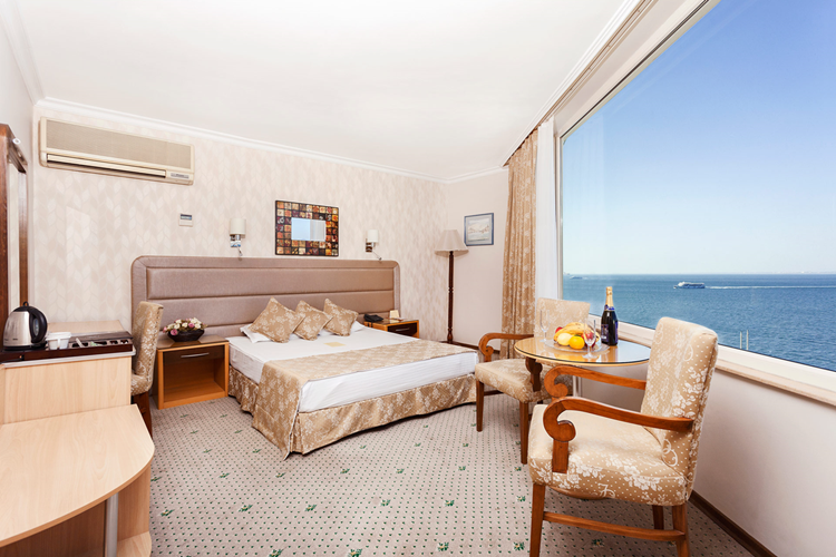 İzmir Palas Otel Standart Oda Deniz Manzaralı  Resimleri