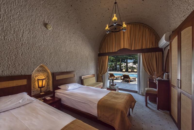 Uçhisar Kaya Otel Bahçe Katı Mağara Oda Resimleri