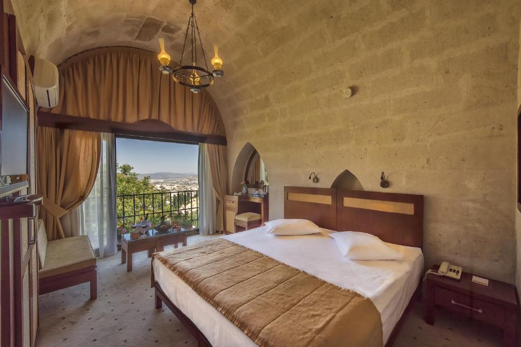 Uçhisar Kaya Otel Kemerli Oda Panoramik Manzaralı Resimleri