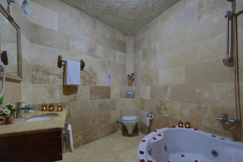 Jerveni Cave Hotel Jakuzili Standart Oda Resimleri