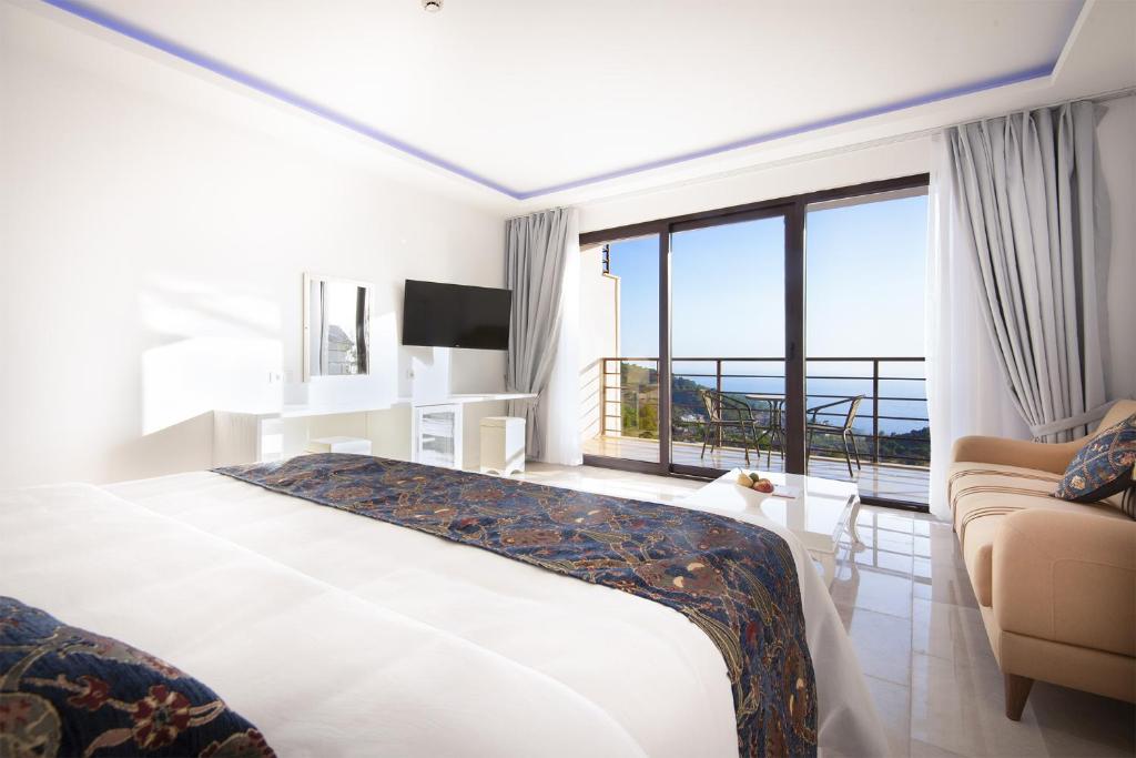 Highclere Hotel & Spa Deluxe King Seaview Resimleri