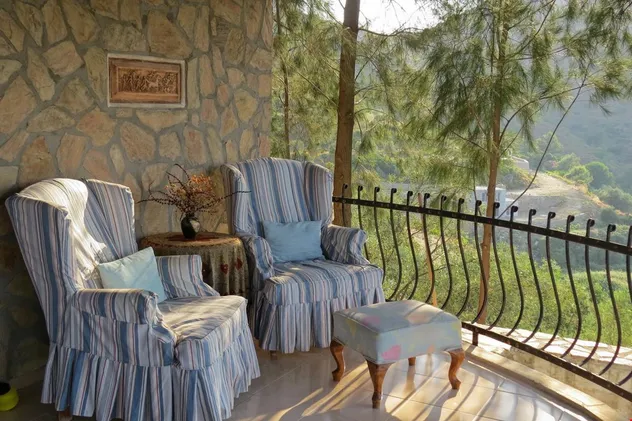 Havuz manzaralı bağımsız Standart Oda 6 MU