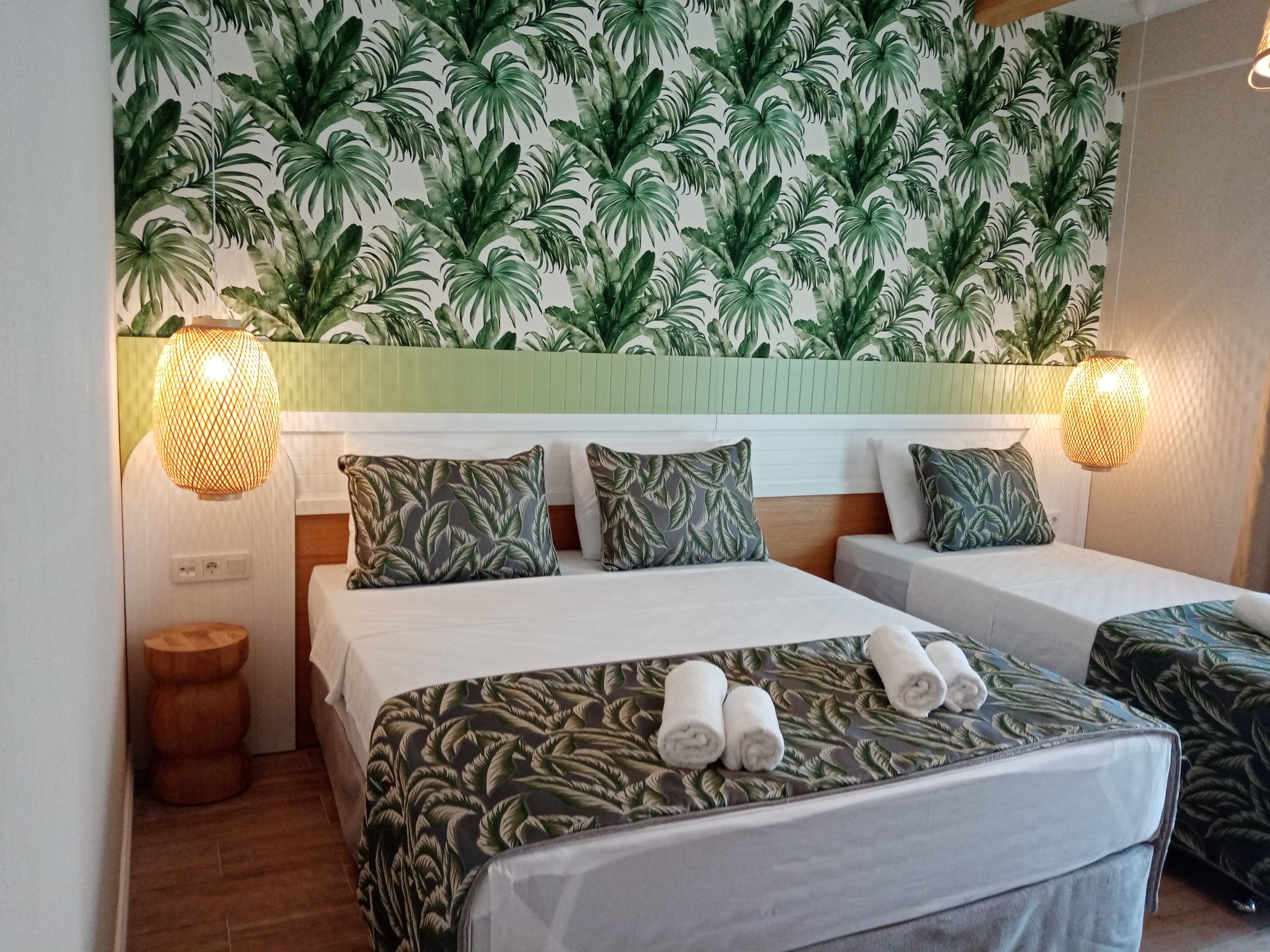 Dolphin Park Hotel İptal Edilemez Deluxe Triple 3 kişilik Oda Resimleri