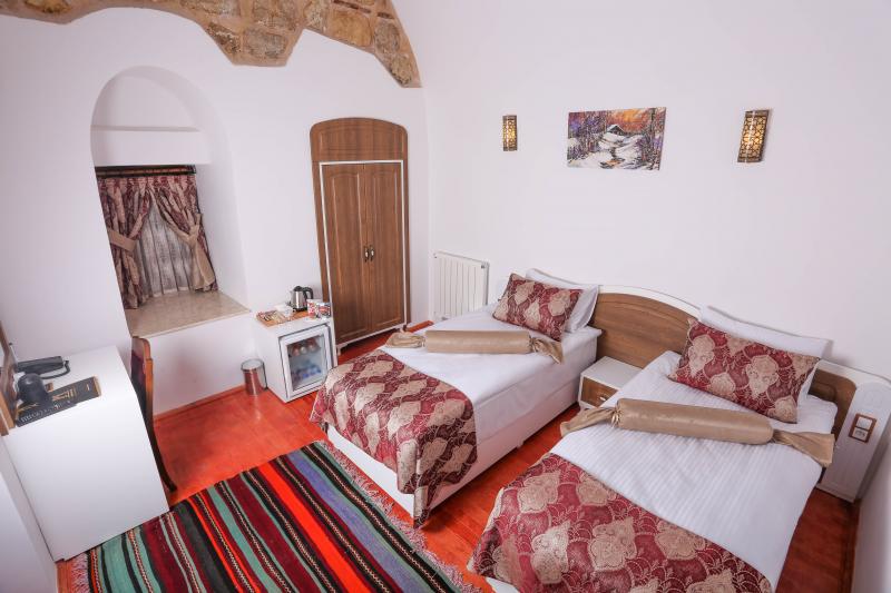 Behrampaşa Otel Standart Çift Kişilik veya İki Yataklı Oda Resimleri