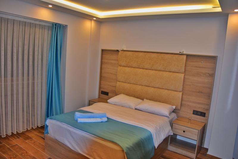 Danış Otel Uzungöl DELUXE ÇİFT KİŞİLİK YANDAN GÖL VE DAĞ MANZARALI  Resimleri